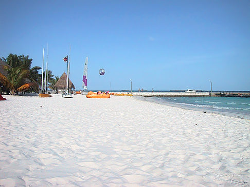 Der weiße Sandstrand der Malediven Fotos