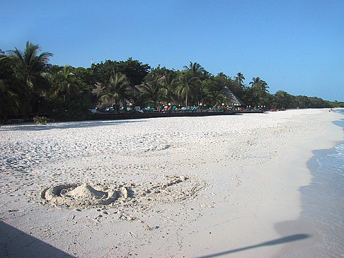 Foto Der weiße Sandstrand der Malediven